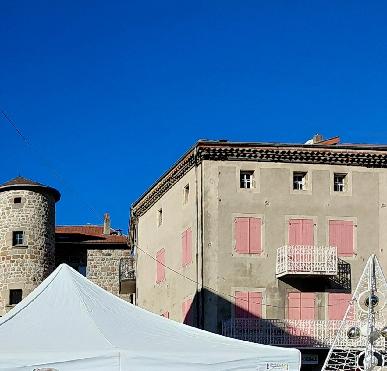 Tour Varenne ciel Antibes.jpg